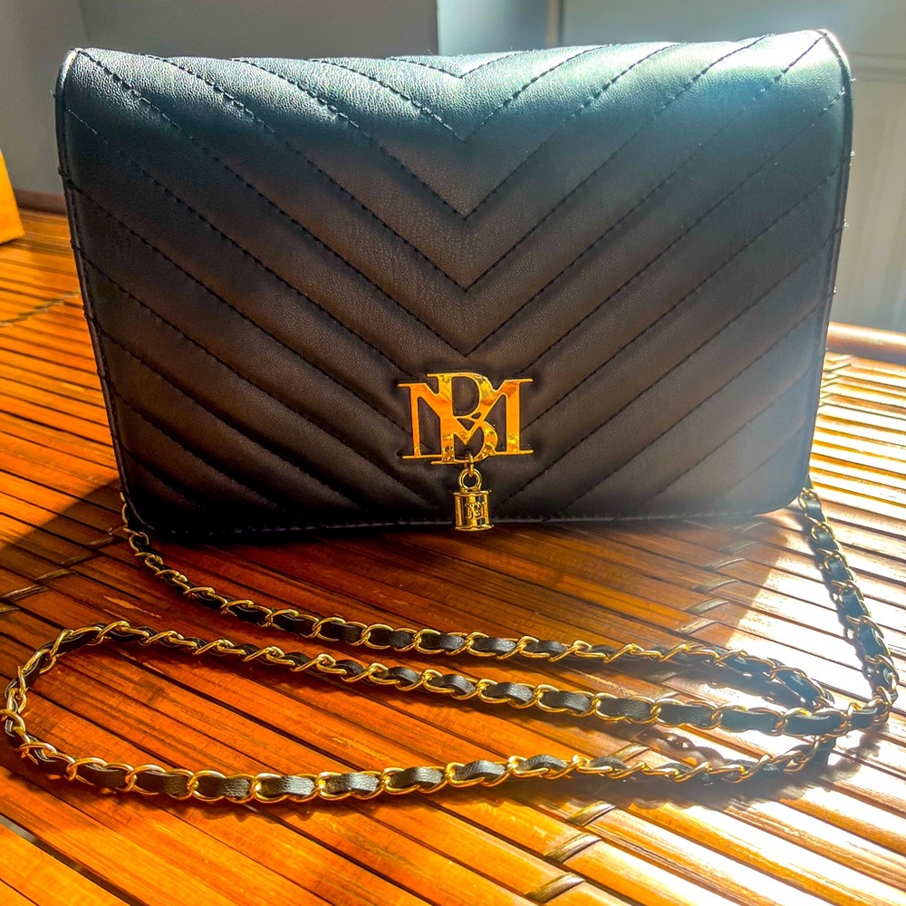 Brand New Badgley Mischka Black Quilted Crossbody Handbag with Gold Chain